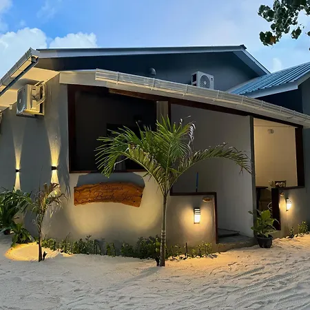 Dhigurah Beach Inn